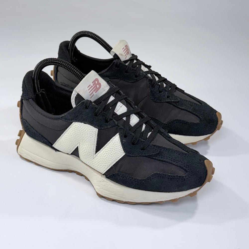 New Balance 327 Sneakers Womens 8 Black White Gum Sole Retro Sporty Streetwear